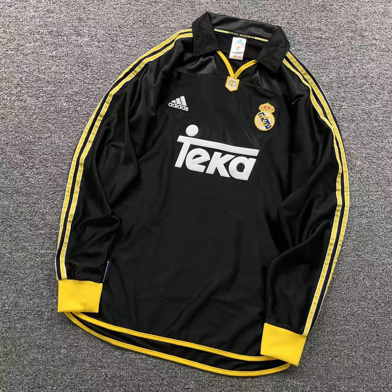 Real Madrid Retro Long sleeved Jersey